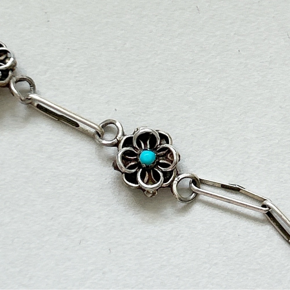 Lovely Southwestern Turquoise Sterling Silver Flower Bracelet - Picture 5 of 7